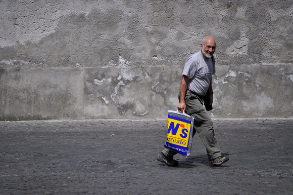 Ken Martin w groceries, Tuscania, IT